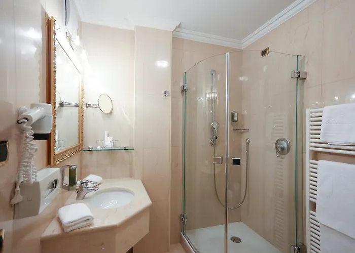Cityhotel Goldener Adler B&B